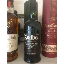 Ardbeg 10 Years Old Islay Single Malt Scotch 46% vol 0,7 l Geschenkbox