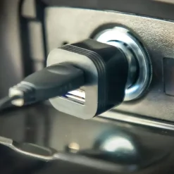 casativo-tech Einfach DAB+ über FM hören - 4in1 Kfz DAB Radio Empfänger mit Bluetooth 5.0, Freisprechanlage & FM Transmitter - Kristallklarer Digital-Sound im