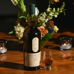 Lagavulin 16 Years Old Islay Single Malt Scotch 43% vol 0,7 l Geschenkbox