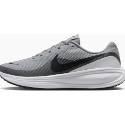 Nike Revolution 8