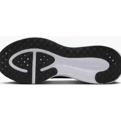 Nike Revolution 8