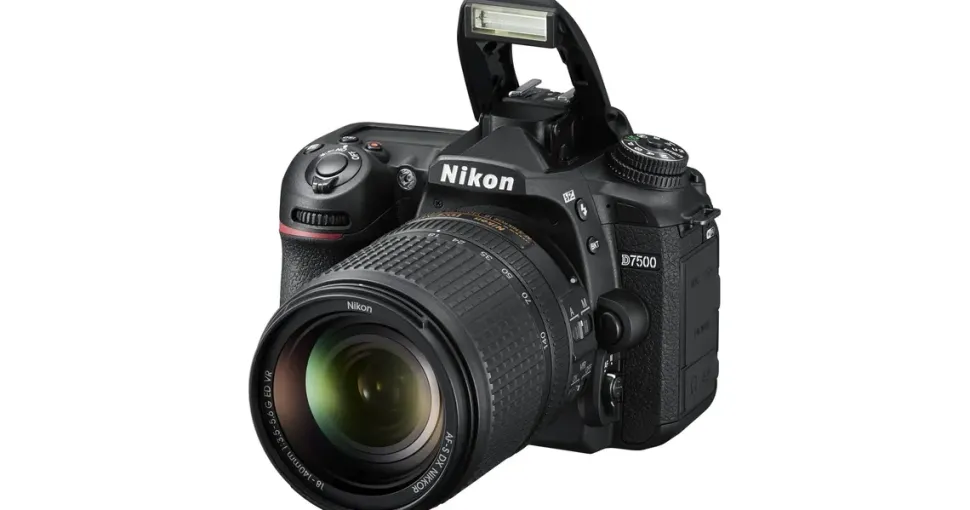 Nikon D7500 + AF-S DX 18-140 mm ED VR