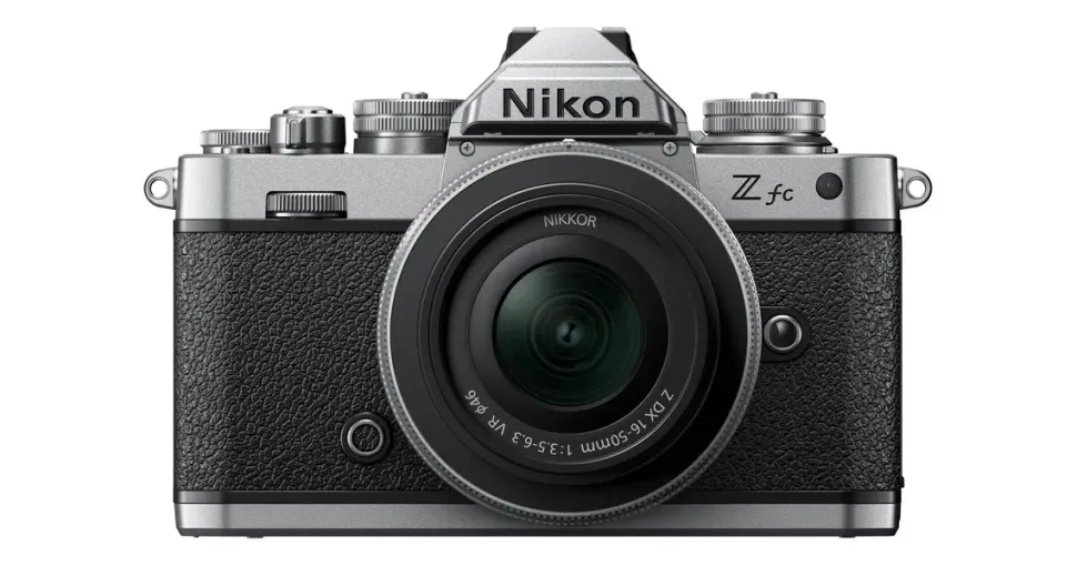 Nikon Z fc + Nikkor Z DX 16-50 mm VR silber
