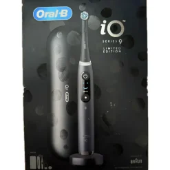 Oral-B iO Series 9 Black Onyx Special Edition 1