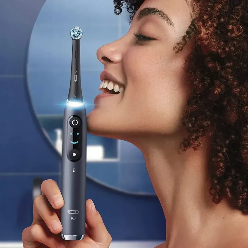 Oral-B iO Series 9 Black Onyx Special Edition 1