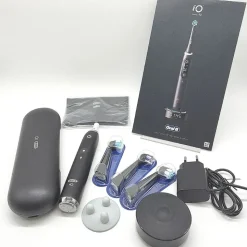 Oral-B iO Series 10 Plus Edition cosmic black + Reiseetui + Aufsteckbürsten 3 St.