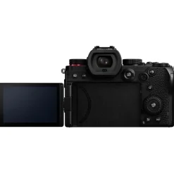Panasonic Lumix DC-S5D + S 18-40mm f/4.5-6.3
