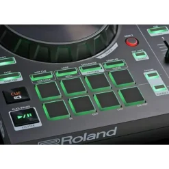Roland DJ-202 USB-DJ-Controller mit Kopfhörer,