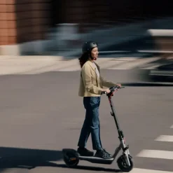 Segway Ninebot F3 D E-Scooter (20 km/h, 70 km, 450 W)