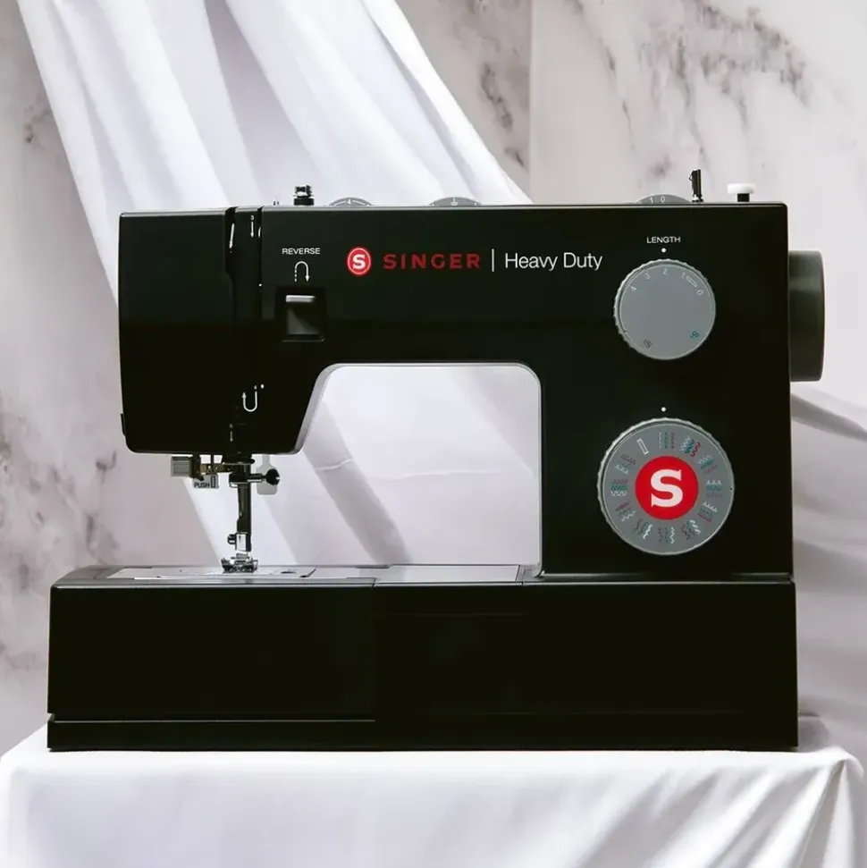 Singer Heavy Duty 4432 Black Edition
