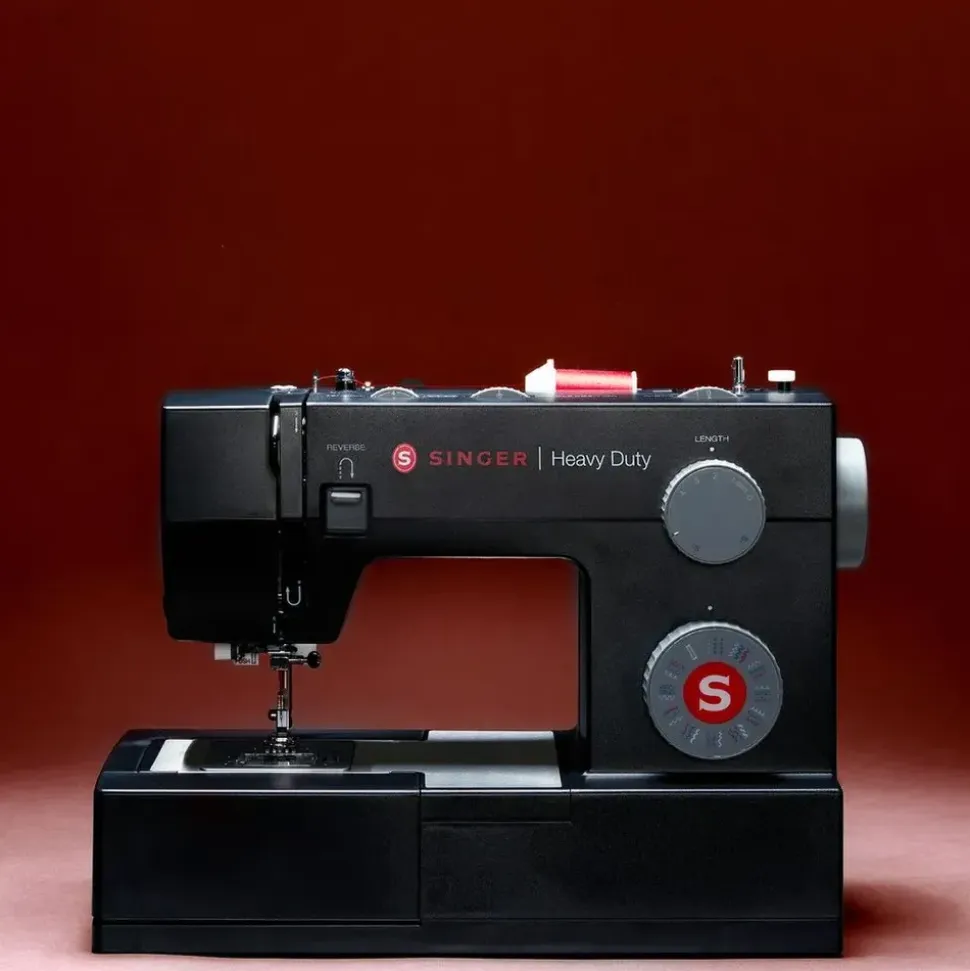 Singer Heavy Duty 4432 Black Edition