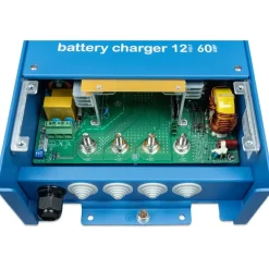 Victron Energy Victron Centaur 12/60 (3) Ladeausgänge 120 - 240V Ladegerät